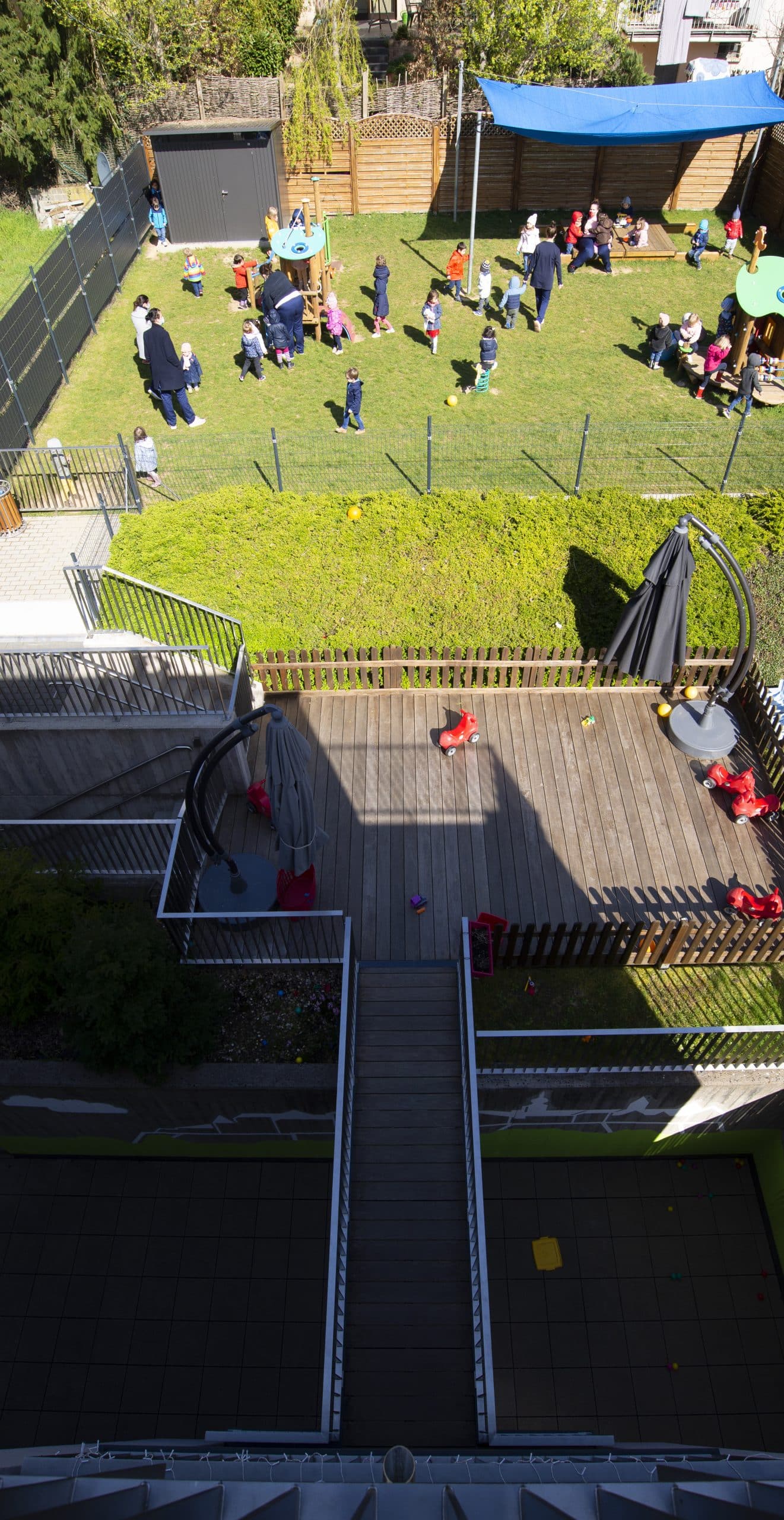 une vue haute de notre jardin de notre crèche L'Enfant Roi Weimershof au Luxembourg